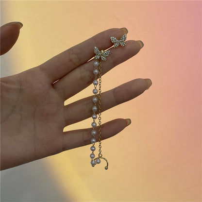 Elegante Schmetterlingsohrringe mit funkelnden Zirkonia und edlen Perlen in Gold