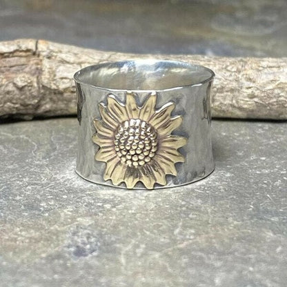 Eleganter goldener Sonnenblumen-Breitring