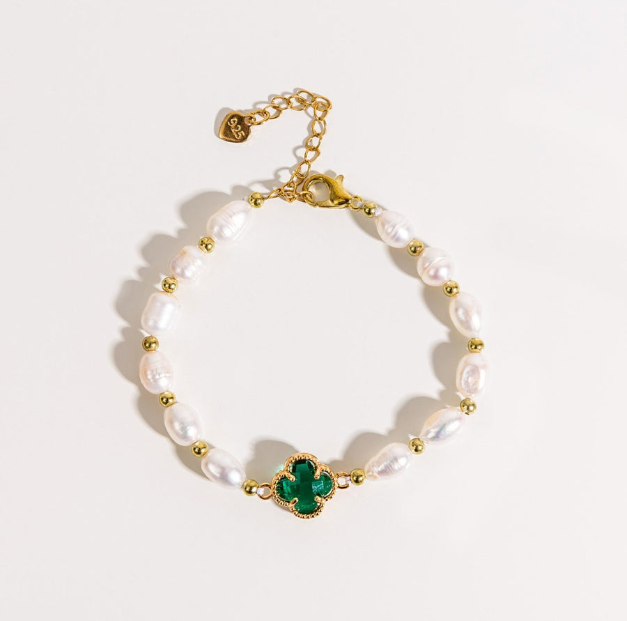 Elegantes smaragdgrünes Kleeblatt-Perlenarmband