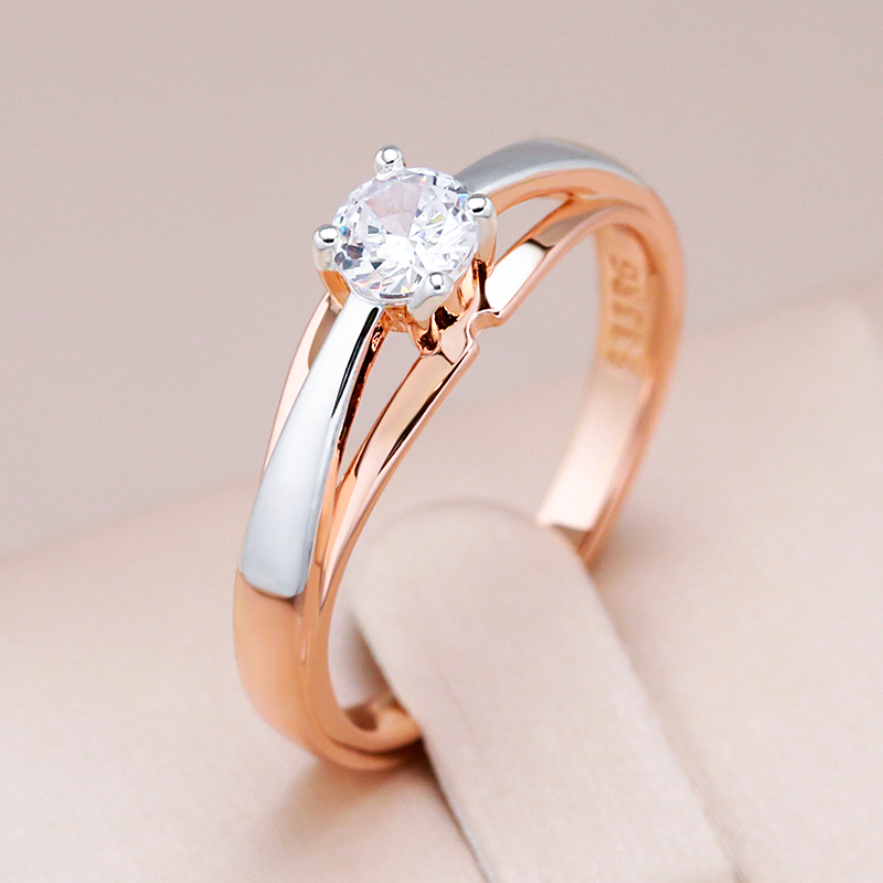 Eleganter Ring mit strahlendem weißen Kristall
