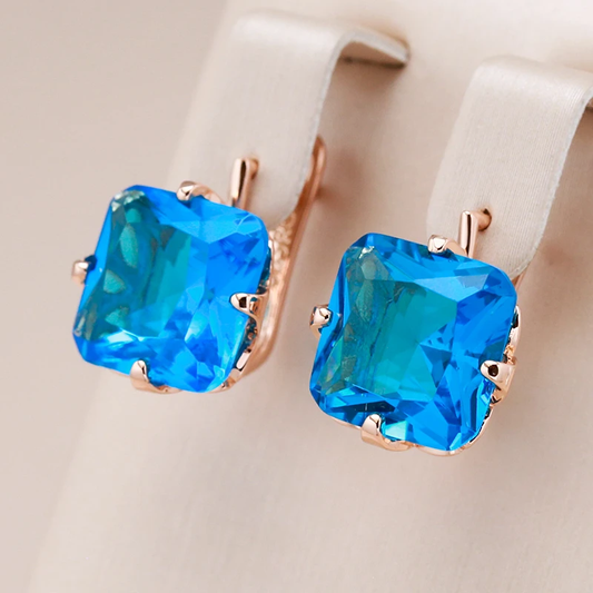 Elegante Goldohrringe mit funkelnden Zirkonia aus Kubikzeichen