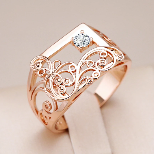 Eleganter Goldring mit funkelndem Zirkonia-Einsatz