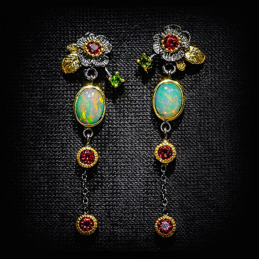 Stylische Boho-Ohrringe mit funkelndem Opal und lebhaftem rotem Zirkonia