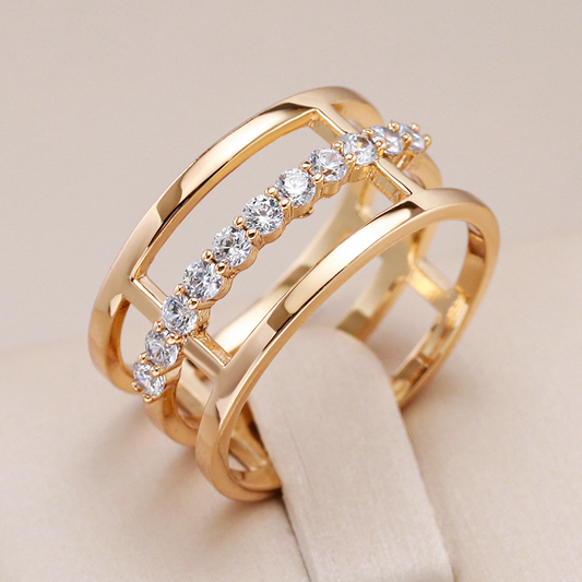 Eleganter Goldring mit funkelnden Zirkonia-Verzierungen