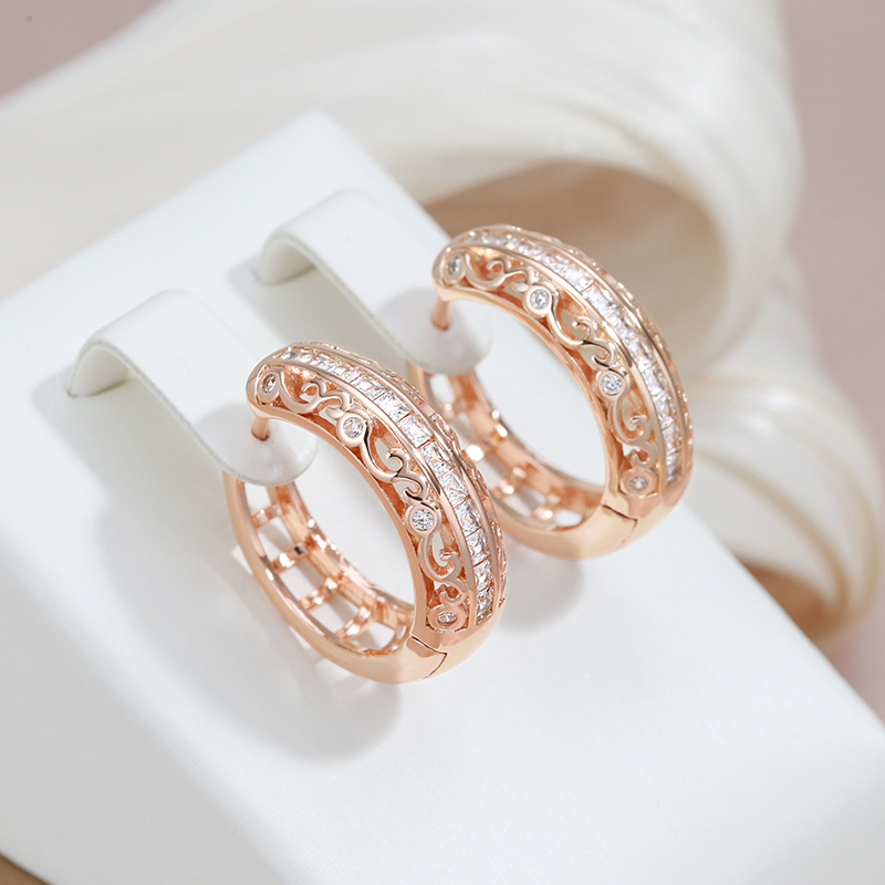 Fascinating earrings with sparkling zirconia setting
