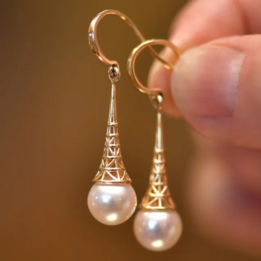 Elegante goldene Vintage-Perlenohrringe