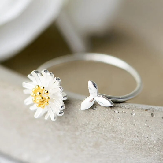 Eleganter Silberring mit Gänseblümchen-Design