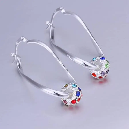 Bunte Kugelhohrringe in strahlendem Silber