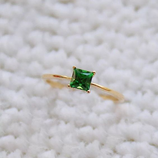 Eleganter grüner Zirkonring – Strahlendes Schmuckstück für jeden Anlass!