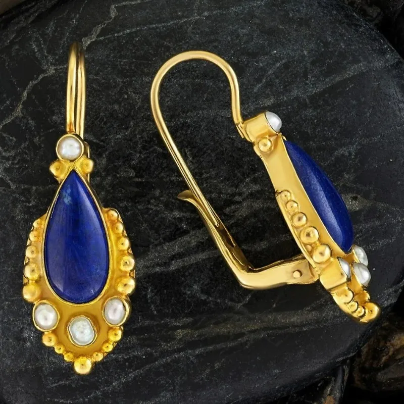 Elegante Vintage-Gold-Ohrringe mit blauen Perlen