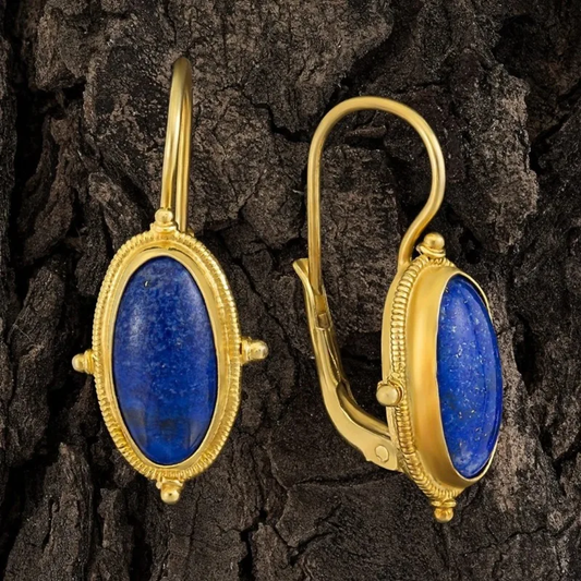 Elegante goldene Vintage-Ohrringe mit blauem Akzent