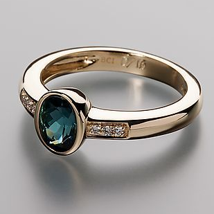 Eleganter Ring mit funkelndem blauen Kristall-Inlay