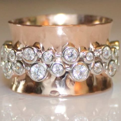 Eleganter Vintage Rosenring mit Zirkonia-Akzenten