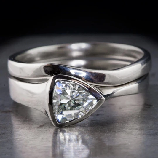 Eleganter Silberring mit geschichtetem Vintage-Zirkonia-Design
