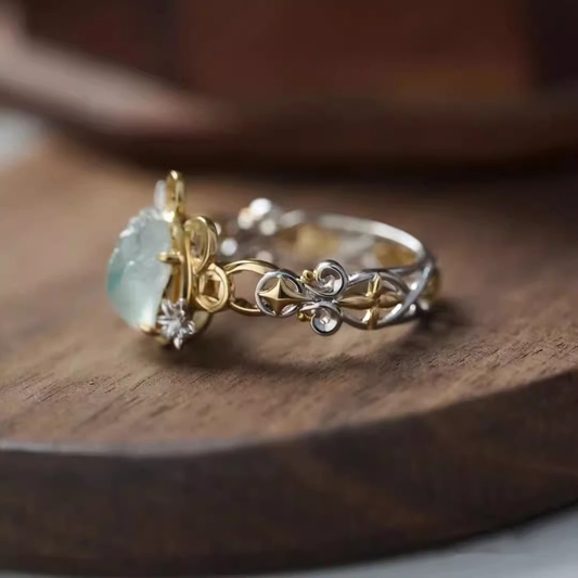 Zeitloser Vintage-Ring aus Gold und Silber mit funkelnden Mondkristallen