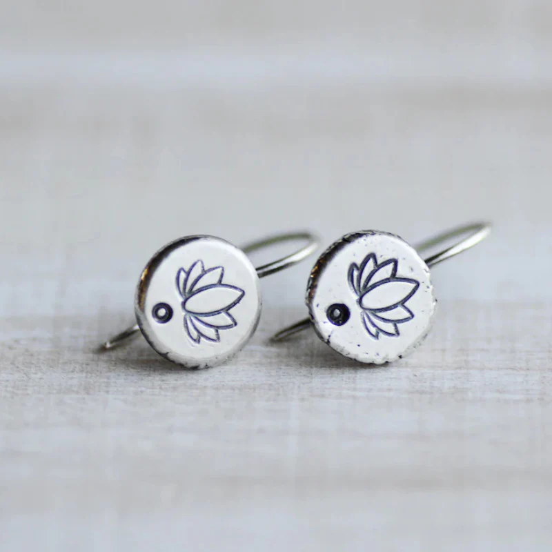 Elegante Vintage Silberohrringe mit sanften Rundungen