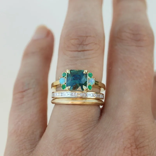 Vintage-Style Ring aus edelblauem Glas