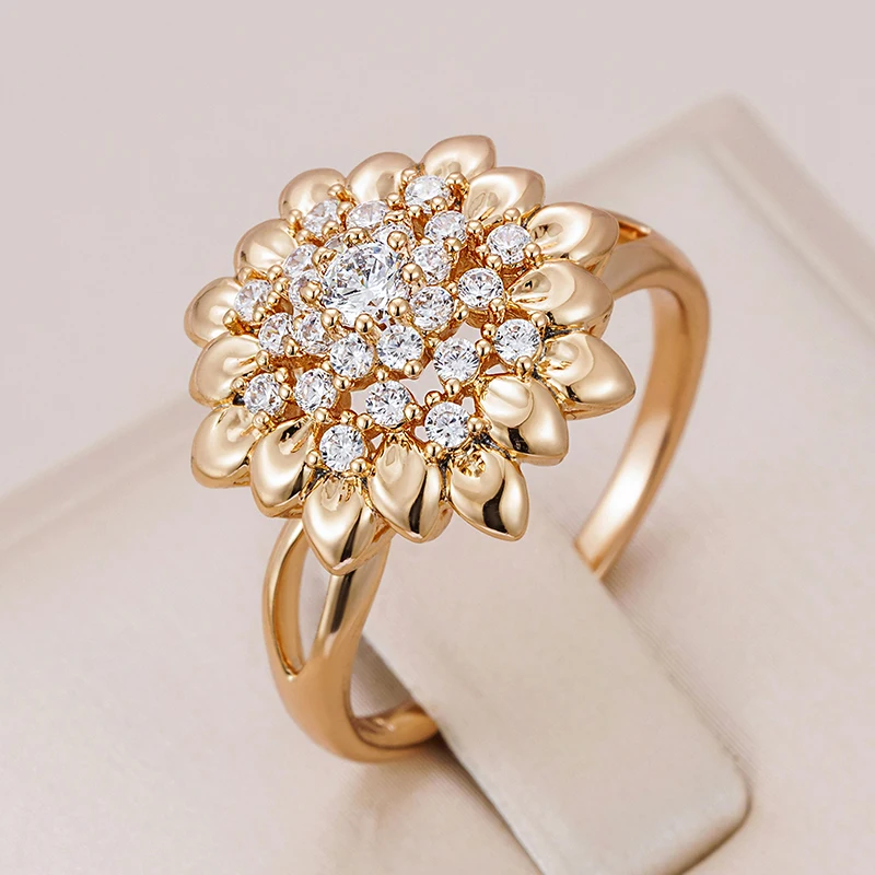 Strahlender Floral Eleganz Ring