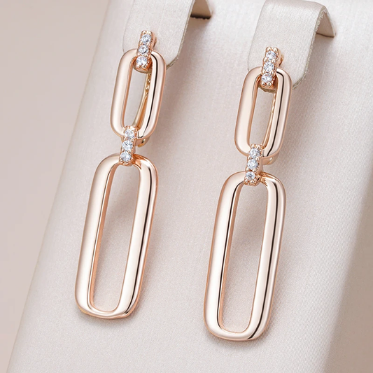 Elegante goldene Baumelohrringe für einen Hauch von Glamour
