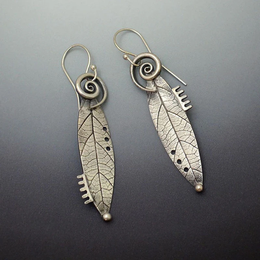 Bezaubernde Vintage-Ohrringe aus Sterlingsilber mit filigranen gezackten Blättern