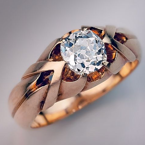 Eleganter rosa Ring mit funkelndem Vintage-Kristall