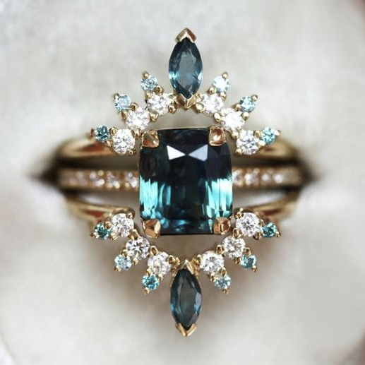 Exquisiter Vintage Blau Kristallring mit brillantem Funkeln
