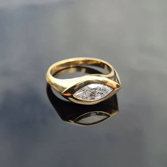 Eleganter Vintage Goldring mit funkelndem Zirkonia-Augenmuster