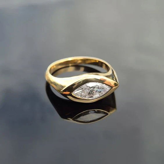 Eleganter Vintage Goldring mit funkelndem Zirkonia-Augenmuster
