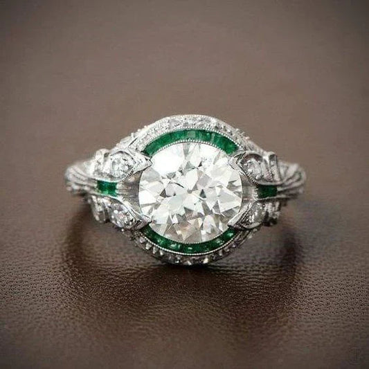 Eleganter Vintage-Ring mit grüner Glasoptik und strahlenden weißen Zirkonia