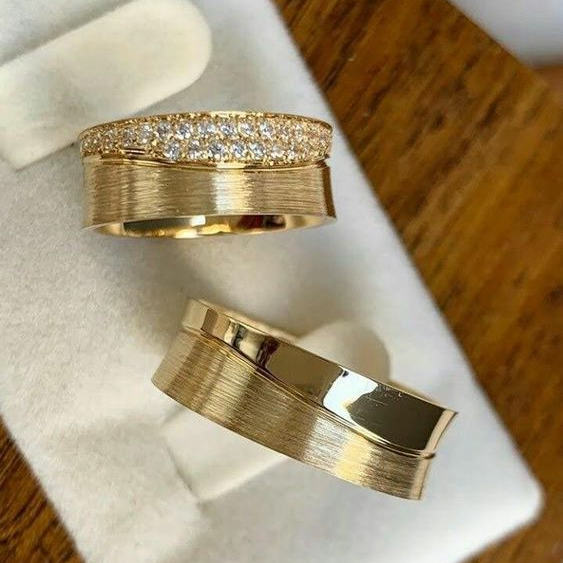 Glitzernde Vintage-Goldringe für strahlenden Glamour