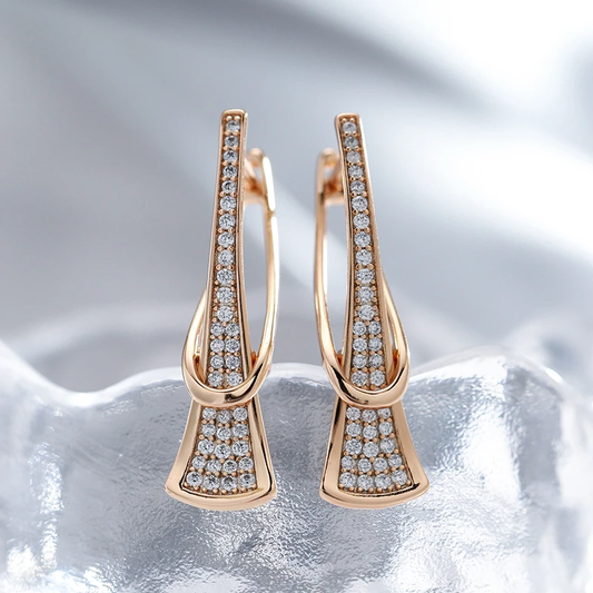 Elegante Goldohrringe mit funkelnden Zirkonia-Steinen