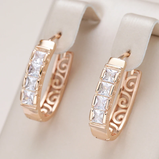 Elegante Ohrringe mit funkelnden Goldkristallen