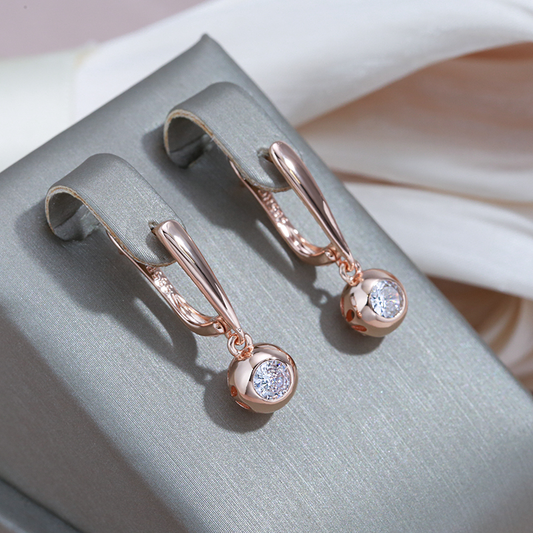 Elegante Gold-Ohrringe mit funkelnden Kristallkugeln