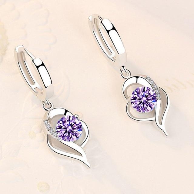 Elegante Ohrringe mit funkelnden Zirkonia-Steinen in Silber